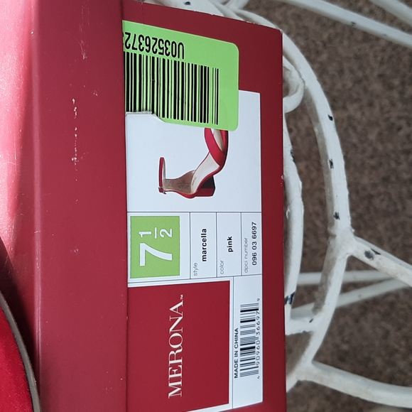 Fuschia Merona sandals - Picture 2 of 7